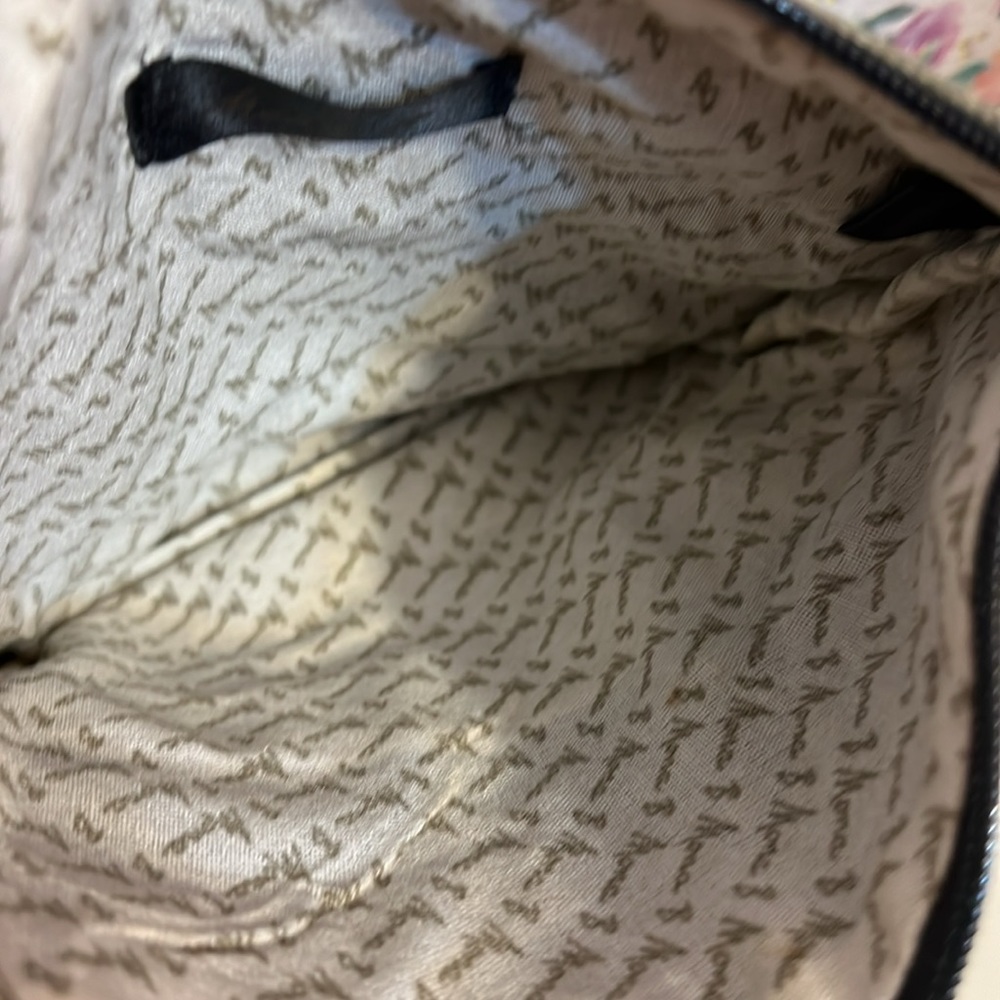 Crossbody - Picture 7 of 8
